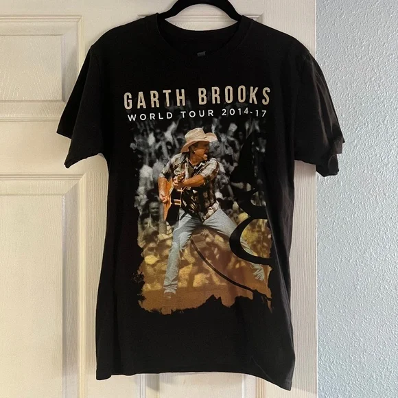 Garth Brooks Concert Tee - Picture 1 of 3